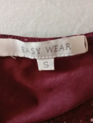 Vestido corto burdeos con estampado