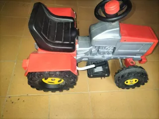 Tractor de juguete a batería
