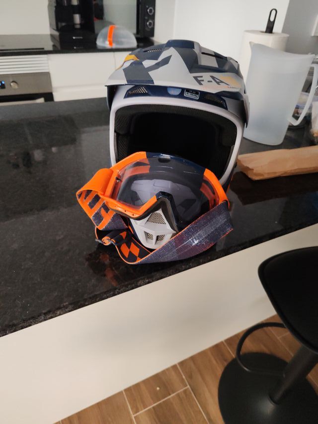 Casco Moto Cross y Gafas Fox