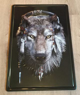 Tótem de lobo. Cartel de decoración de metal.