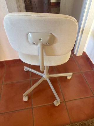 Silla de oficina beige y gris