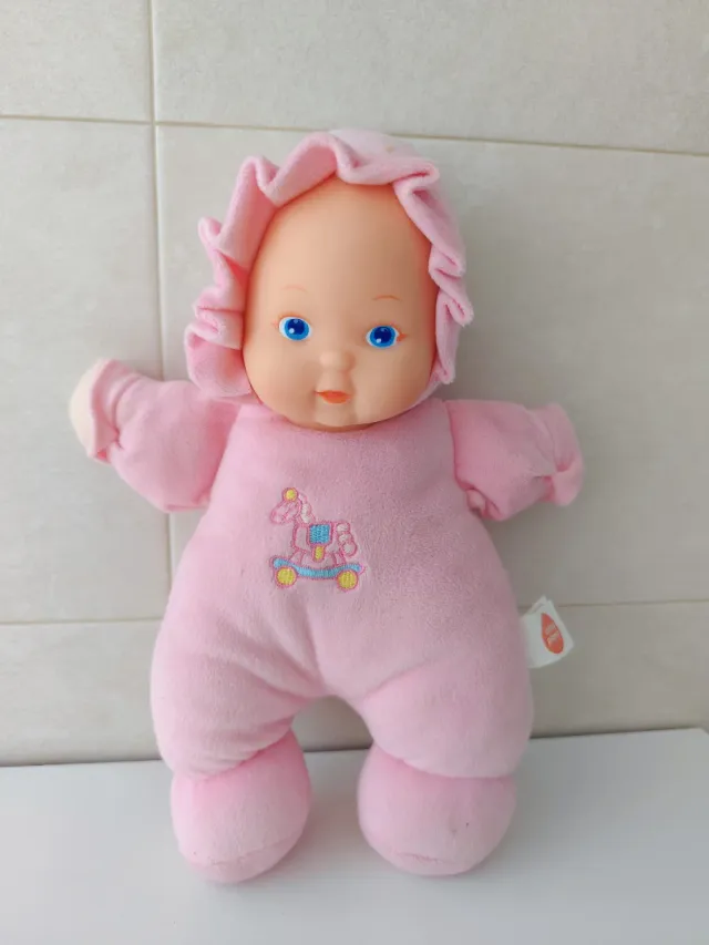 Muñeca de trapo rosa con caballito