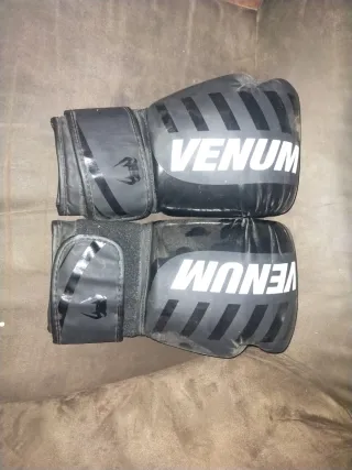 Guantes de Boxeo Venum Negros