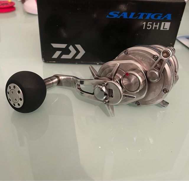 Carrete Daiwa Saltiga 15 Hl 