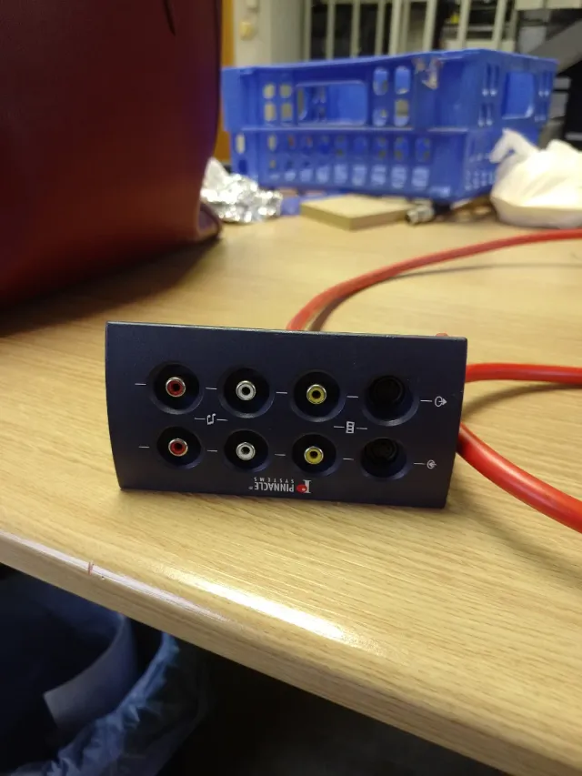 Pinnacle Systems Caixa de ligação de áudio/vídeo Blueb