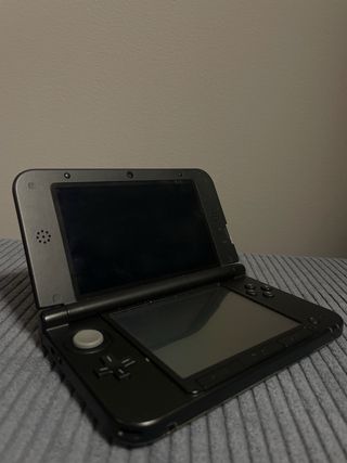 Nintendo 3DS XL Negra + Caja y Accesorios