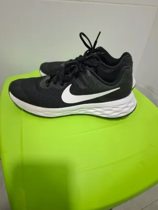 Zapatillas Nike Negras y Blancas