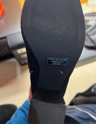 Stivaletti neri scamosciati con tacco