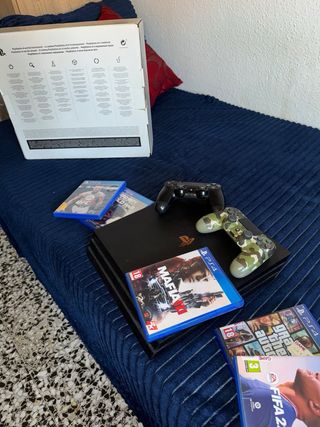 Consola PS4 + 4 Juegos + 2 Mandos