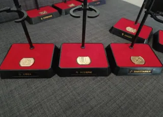 Stsnds personalizados Caballeros de Oro