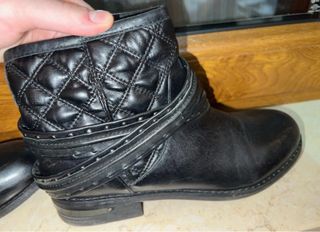 Stivaletti ecopelle neri con borchie