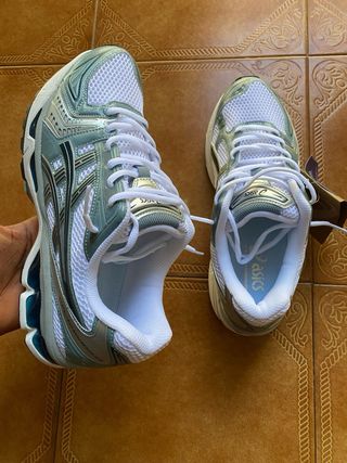 Asics Gel-Kayano 14 Plata/Blanco