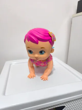 Muñeca que gatea y balbucea