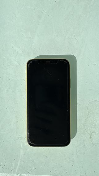 iPhone 11 giallo