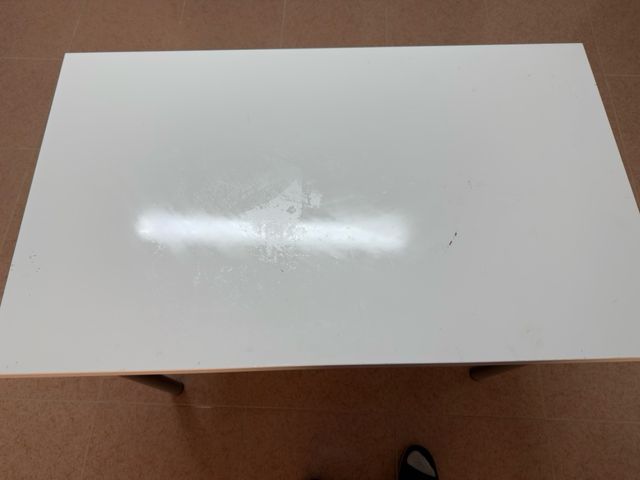 Mesa escritorio multiuso.