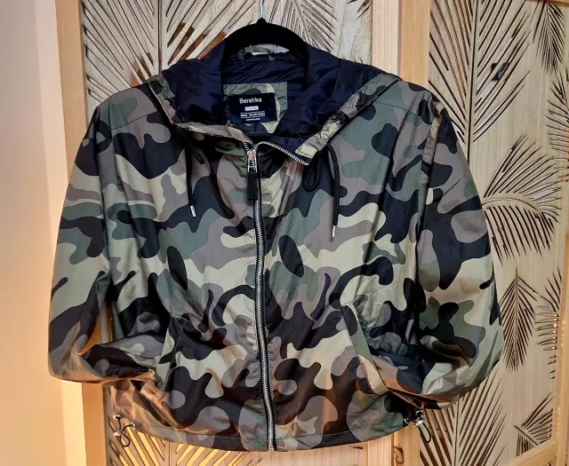 Chaqueta Bershka militar verde