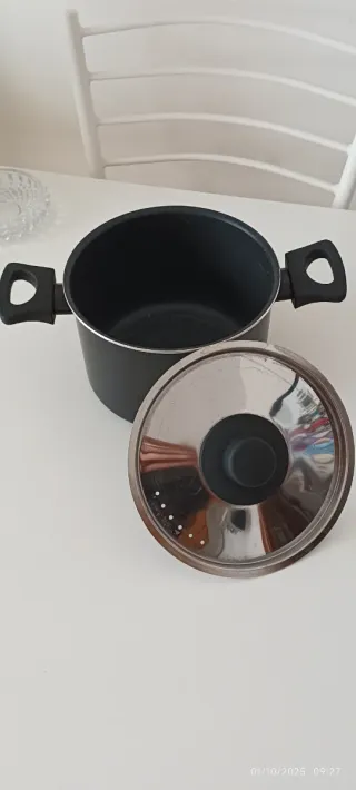 Pentola in acciaio con coperchio