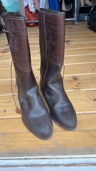 Traje campero niño Talla 7-8. las botas se ragalan