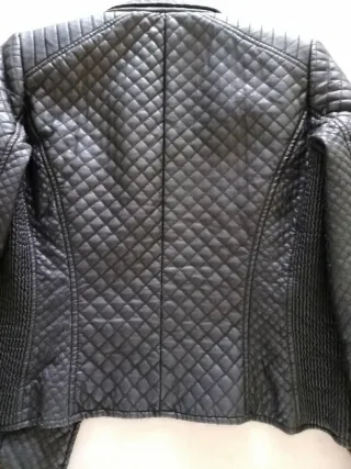 Cazadora negra piel con cremalleras