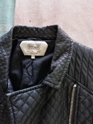 Cazadora negra piel con cremalleras