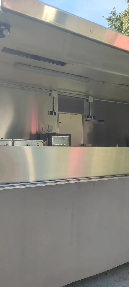 Carro de comidas con cocina