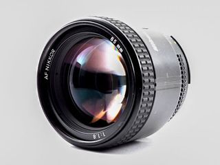 Nikon AF 85mm f/1.8