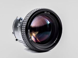 Nikon AF 85mm f/1.8
