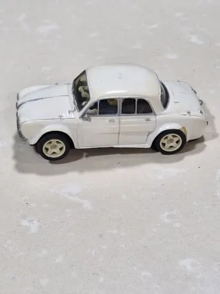 Scalextric Renault Dauphine Teamslot