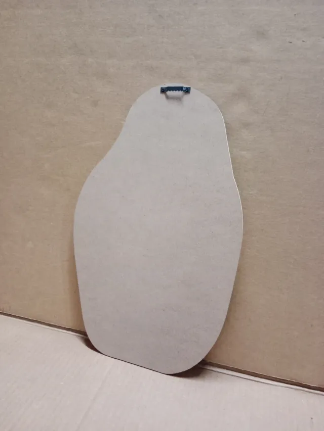 Espejo de madera con forma irregular