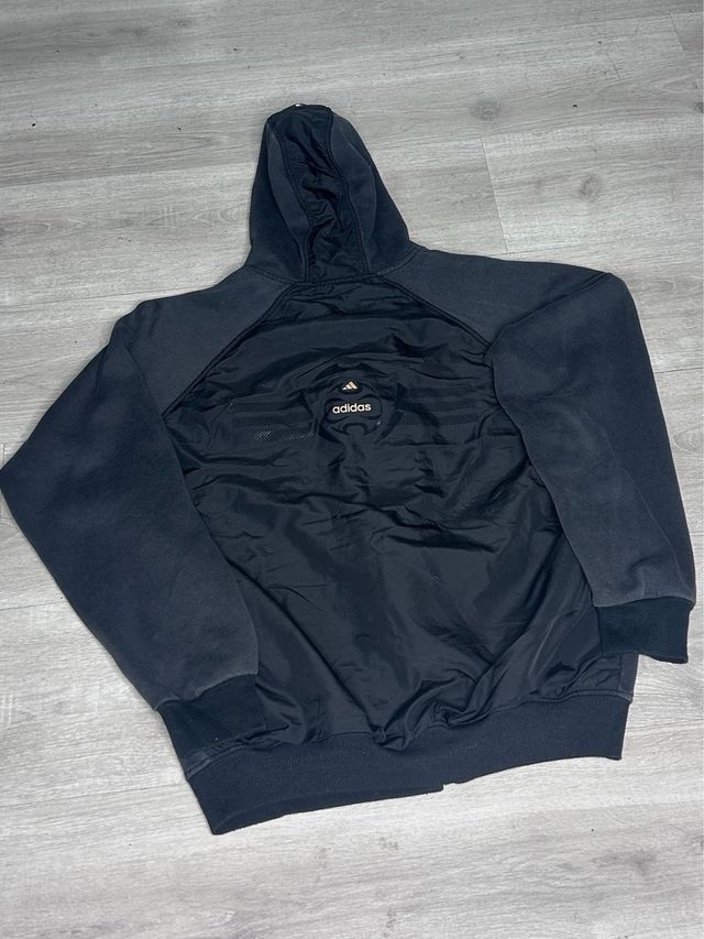 Chaqueta Adidas con cremallera y capucha