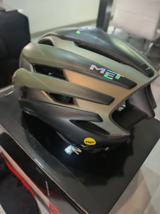 Casco Met Trenta Mips
