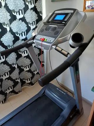 Cinta de correr TR101i Bladez Fitness