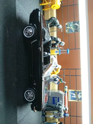 Ford Mustang Cabrio 1/18 Welly