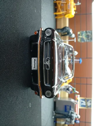 Ford Mustang Cabrio 1/18 Welly