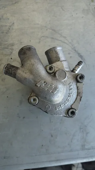 Tapa bomba agua KTM 640