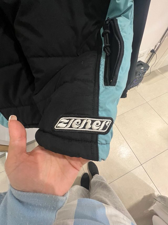 Giubbotto nero e verde acqua