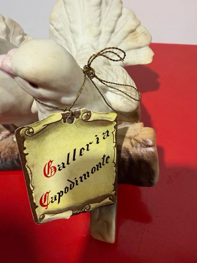 Coppia di colombe in ceramica di Capodimonte