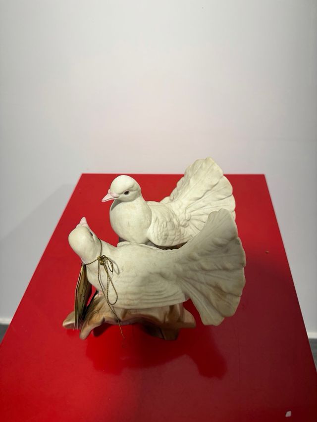 Coppia di colombe in ceramica di Capodimonte