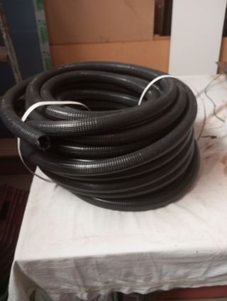 Manguera anillada para cables