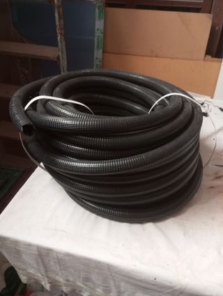 Manguera anillada para cables