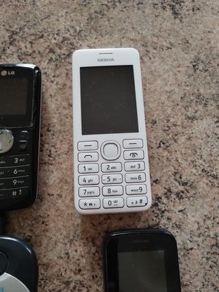 Lotto 4 Cellulari Vintage LG, Nokia, Siemens, Alca