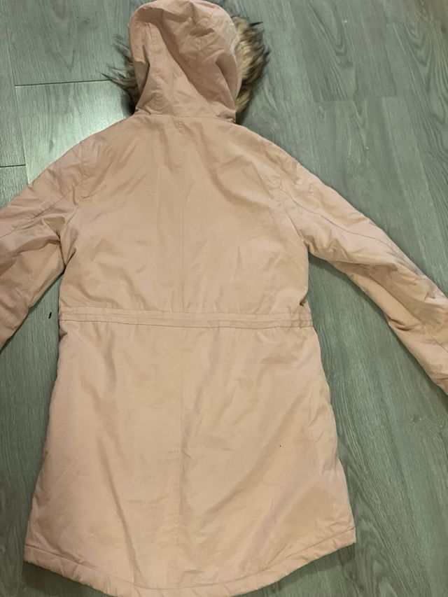 Parka rosa con capucha y pelo