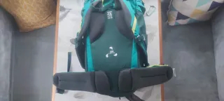 Mochila Quechua 40L Verde/Amarillo Casi Nueva