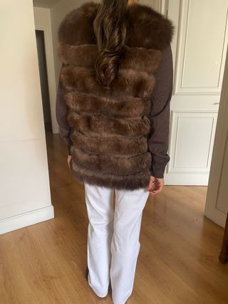 Abrigo de pelo de zorro y piel.