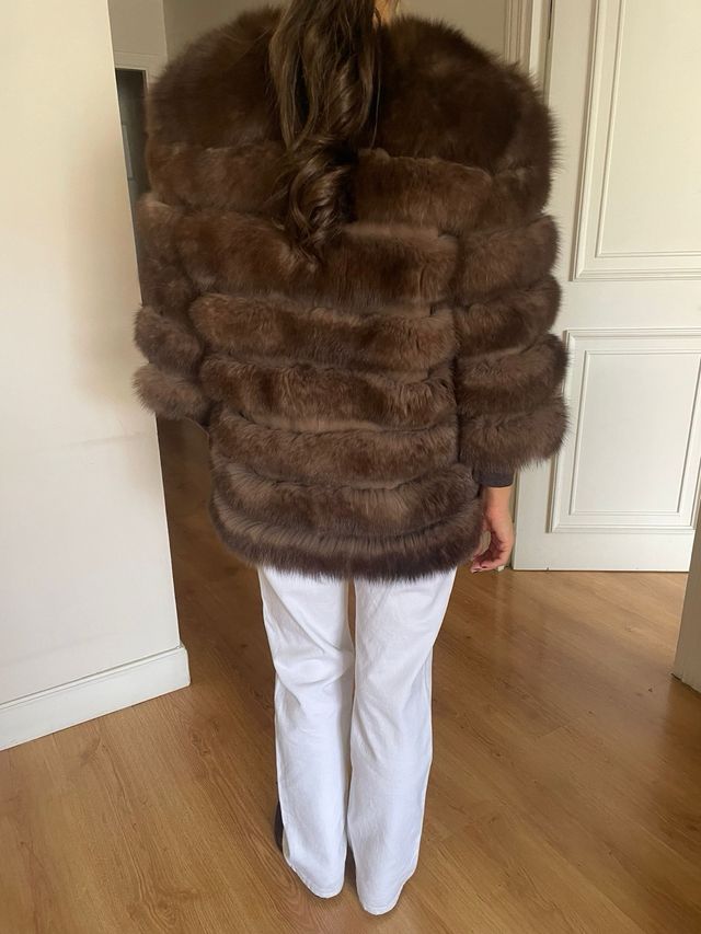 Abrigo de pelo de zorro y piel.