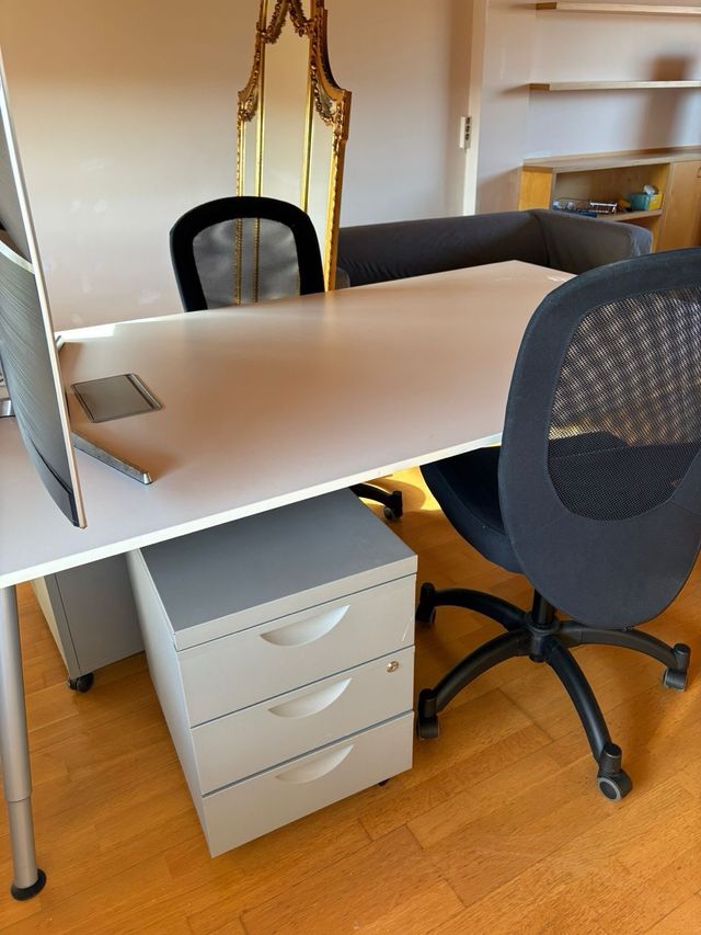 Silla de oficina ergonómica negra