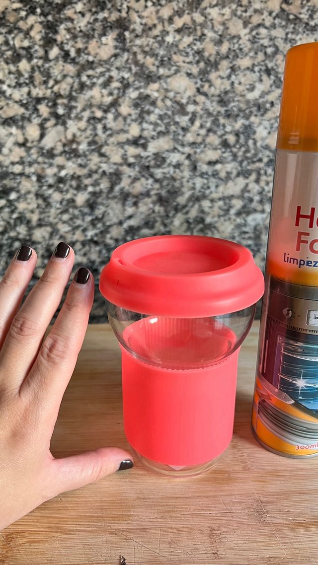 Vaso de vidrio con tapa y protector de silicona