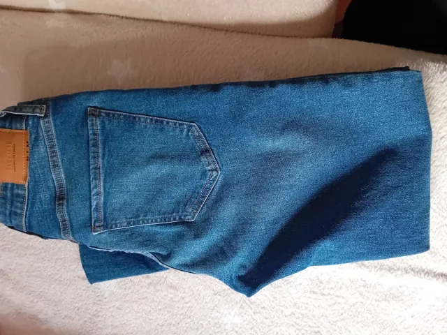 Pantalón vaquero flare azul