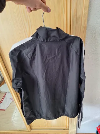 Chubasquero Nike Negro y Blanco