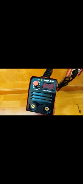 A ESTRENAR!Máquina Soldar INVERTER compacta 250A.